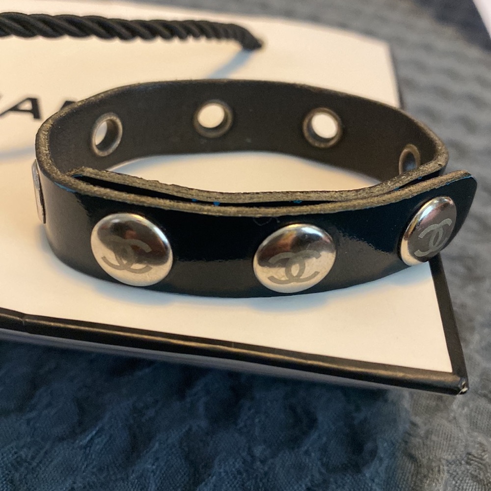 Authentic Chanel Vintage Dark Green/Black Patent Leather CC Logo Snap Bracelet
